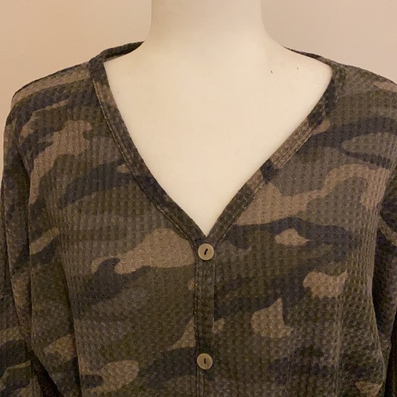 Alter’d State Camouflage waffle knit shirt - Picture 2 of 4